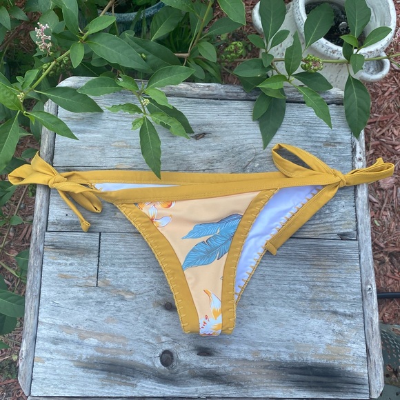 Koleha Floral Bikini Bottoms // Palma Tie - Picture 1 of 5